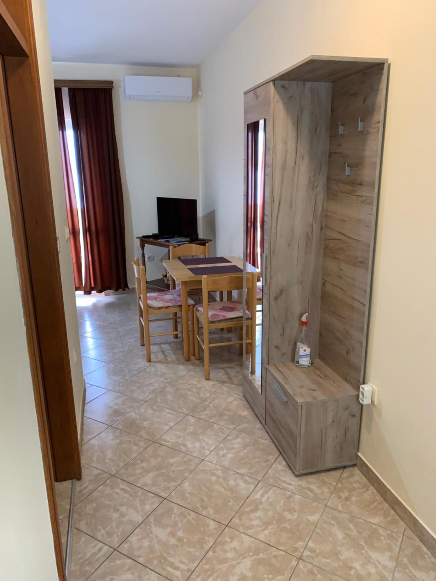 Apartments Villa Radonic Donji Morinj Ngoại thất bức ảnh
