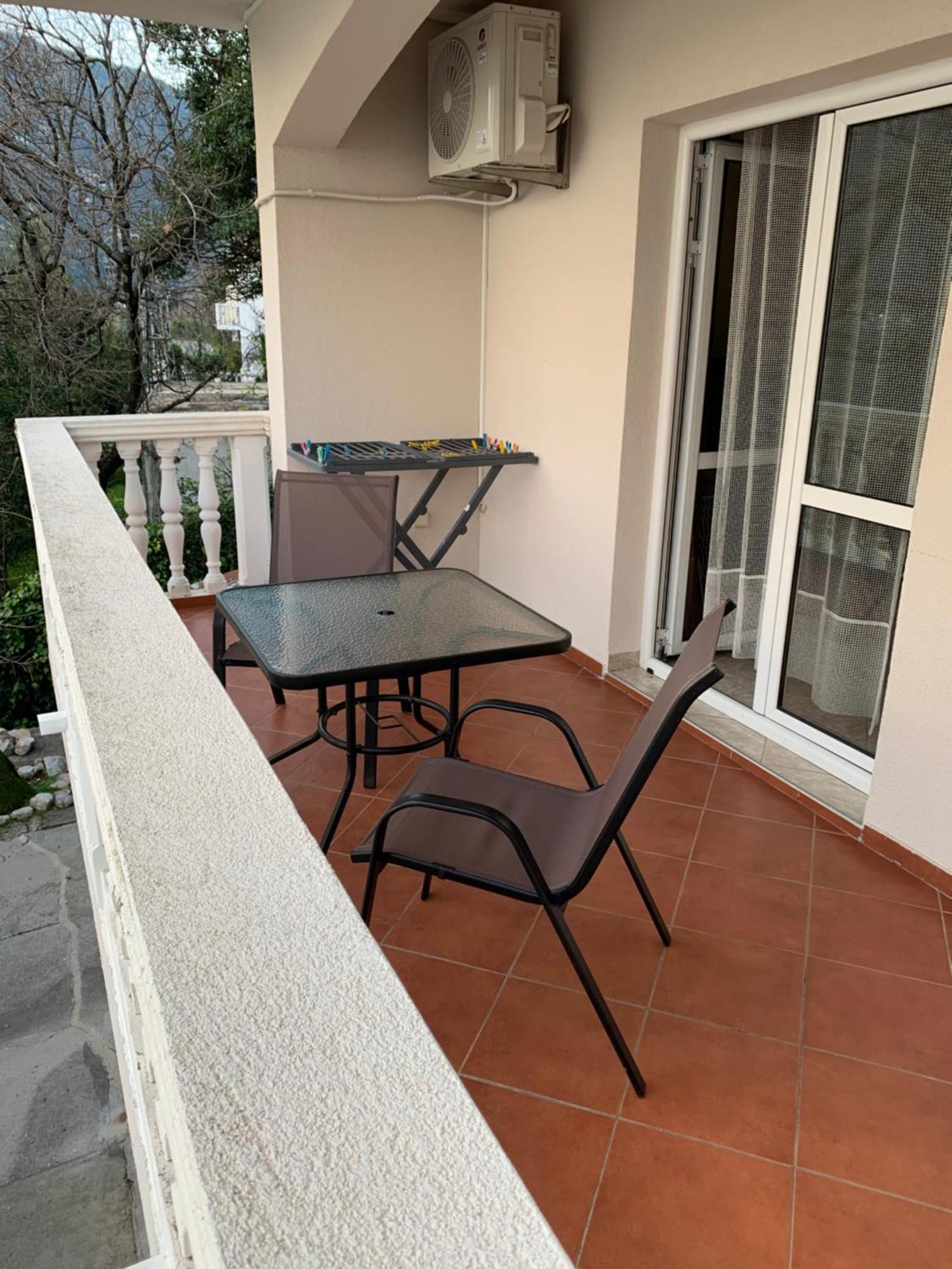 Apartments Villa Radonic Donji Morinj Ngoại thất bức ảnh