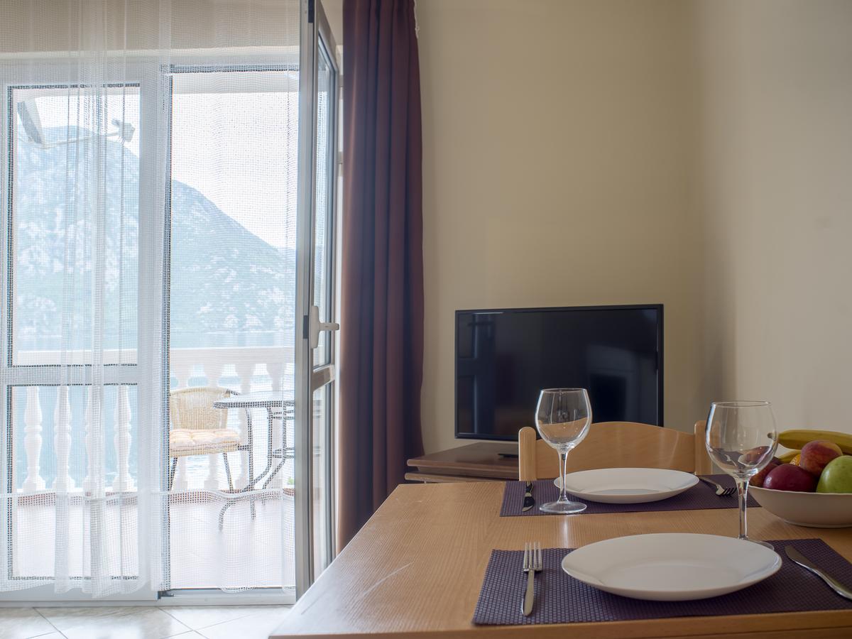 Apartments Villa Radonic Donji Morinj Ngoại thất bức ảnh