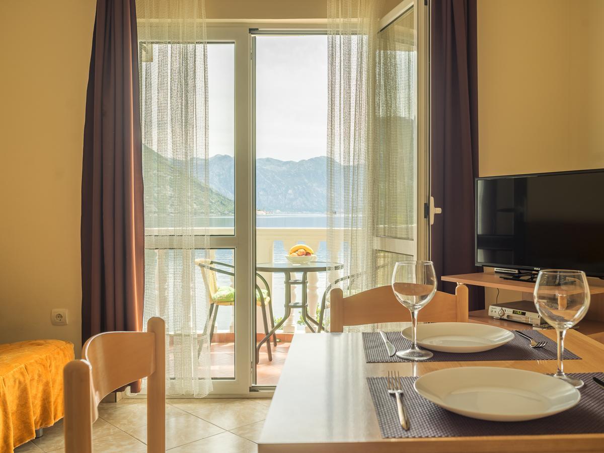 Apartments Villa Radonic Donji Morinj Ngoại thất bức ảnh