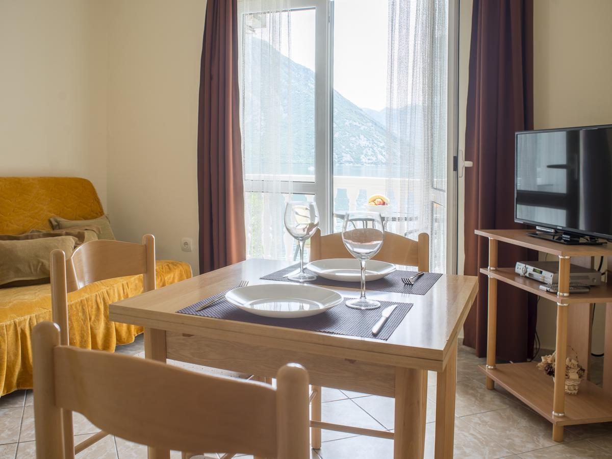 Apartments Villa Radonic Donji Morinj Ngoại thất bức ảnh